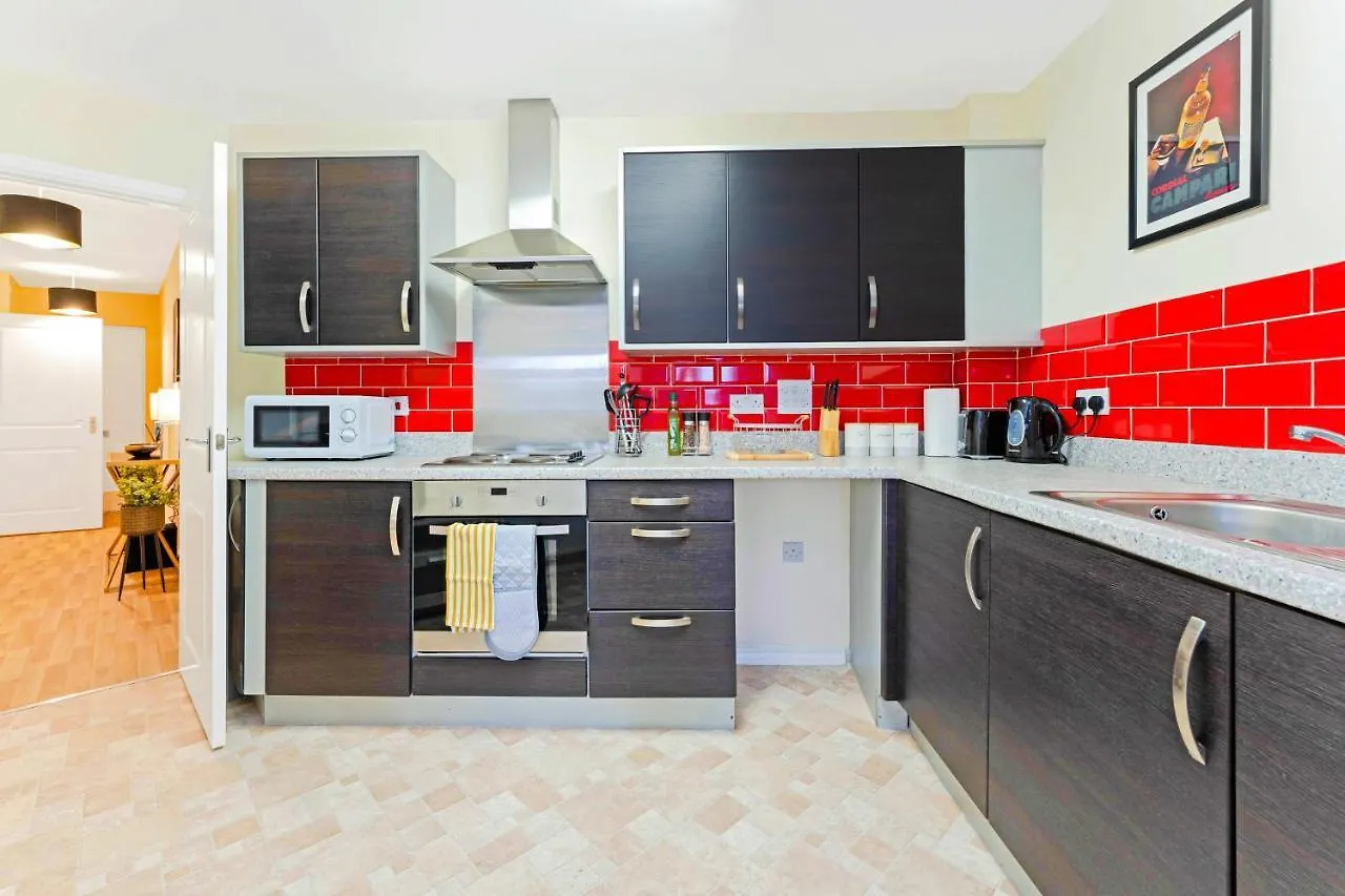 Modern & Spacious 2 Bedroom Serviced Apartment Next To Lochend Park - Private Underground Parking & Lift Available - Close To Edinburgh City Centre 0*,  イギリス