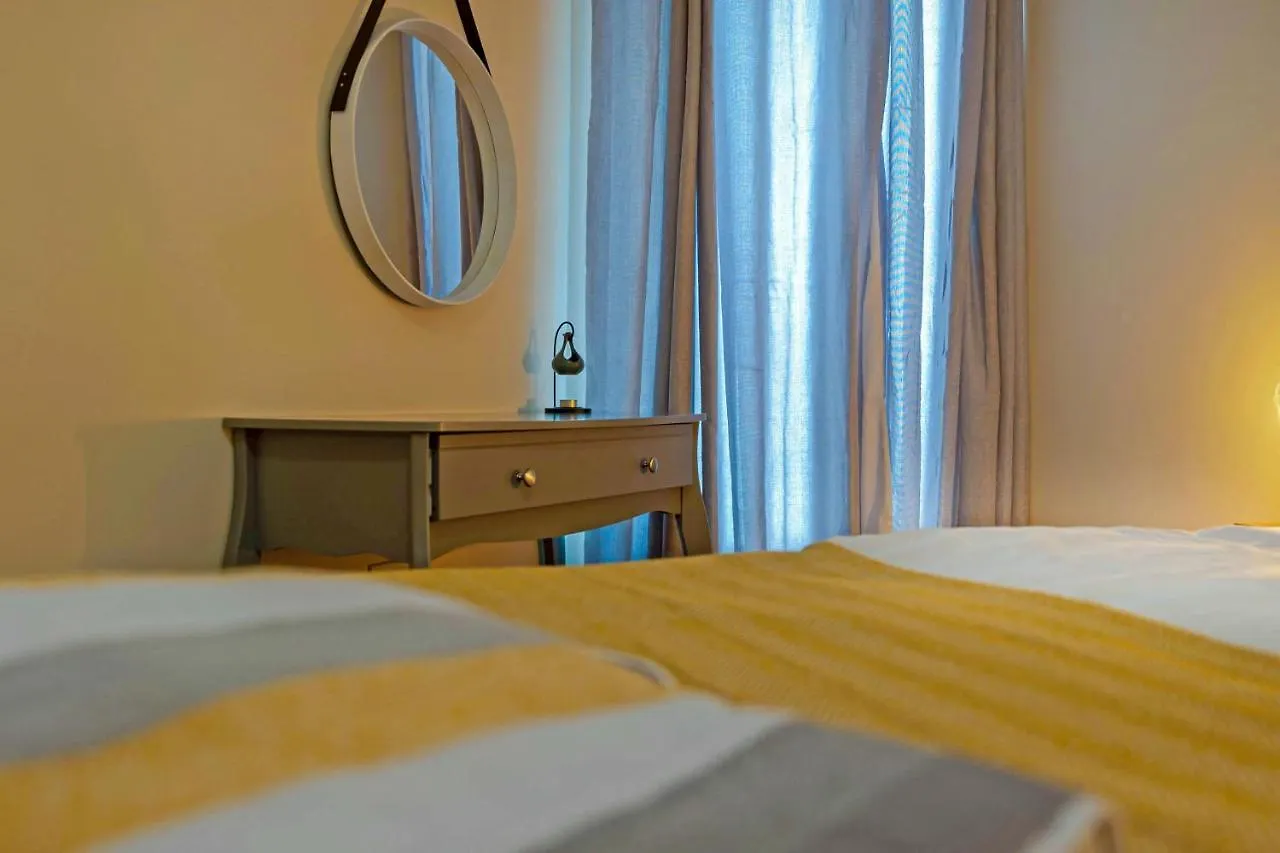 Modern & Spacious 2 Bedroom Serviced Apartment Next To Lochend Park - Private Underground Parking & Lift Available - Close To Edinburgh City Centre
