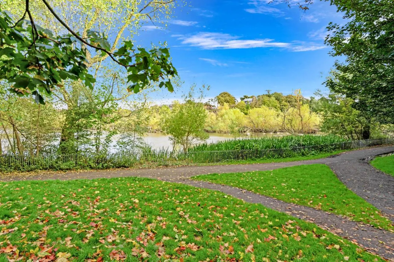 Modern & Spacious 2 Bedroom Serviced Apartment Next To Lochend Park - Private Underground Parking & Lift Available - Close To Edinburgh City Centre