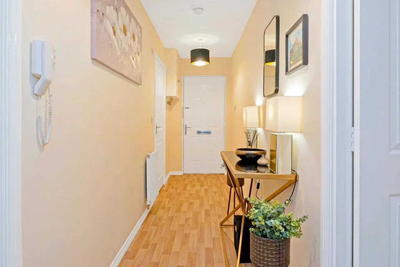 Modern & Spacious 2 Bedroom Serviced Apartment Next To Lochend Park - Private Underground Parking & Lift Available - Close To Edinburgh City Centre 0*,