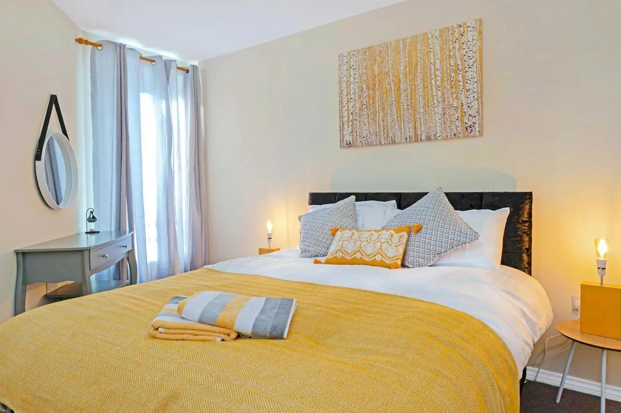 Modern & Spacious 2 Bedroom Serviced Apartment Next To Lochend Park - Private Underground Parking & Lift Available - Close To Edinburgh City Centre