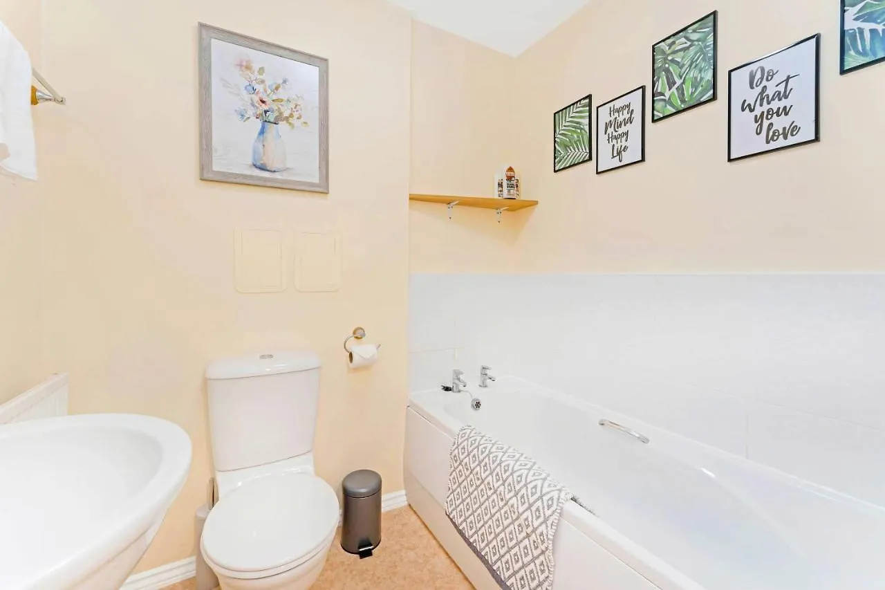 Modern & Spacious 2 Bedroom Serviced Apartment Next To Lochend Park - Private Underground Parking & Lift Available - Close To Edinburgh City Centre