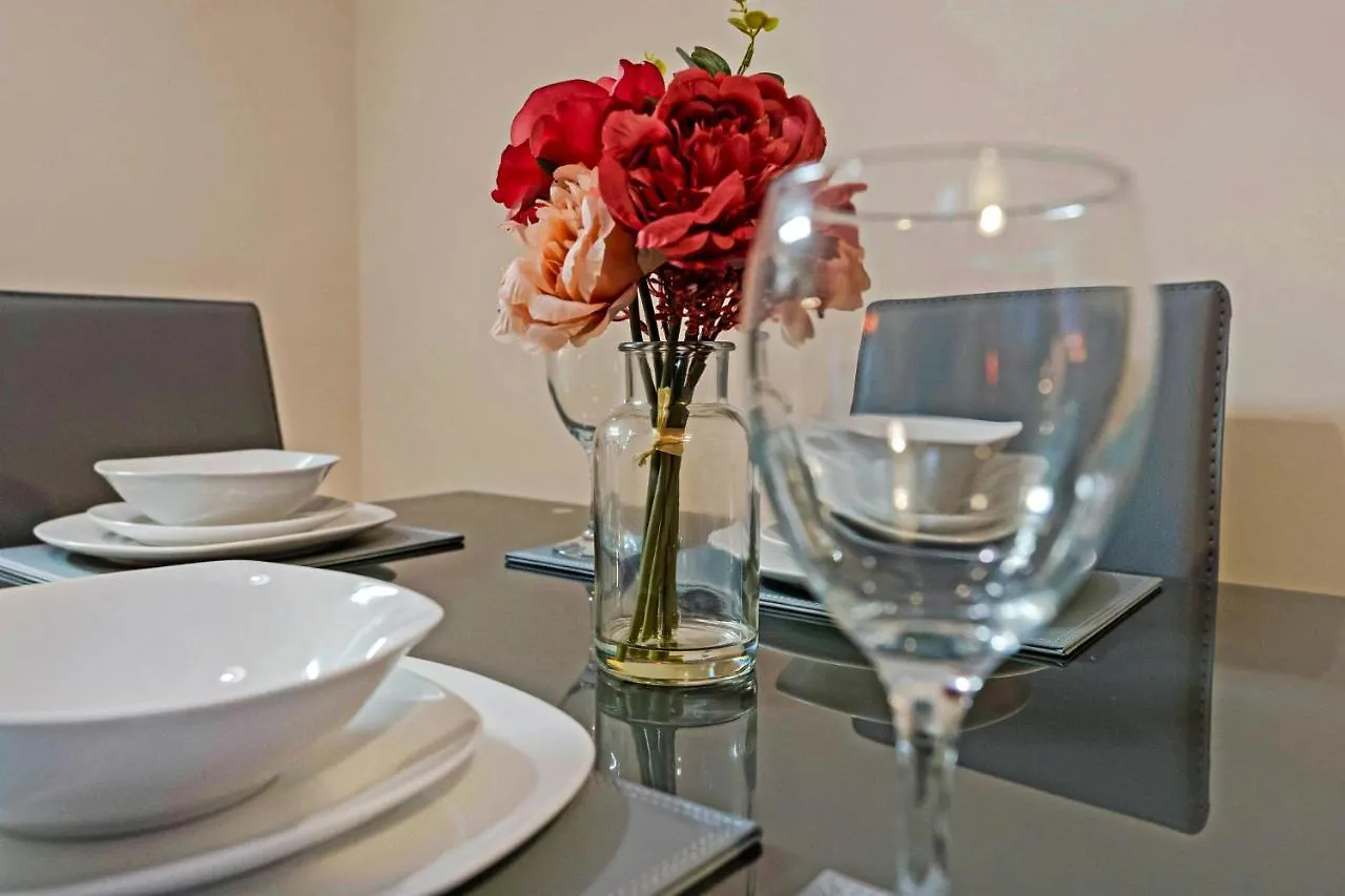 Modern & Spacious 2 Bedroom Serviced Apartment Next To Lochend Park - Private Underground Parking & Lift Available - Close To Edinburgh City Centre Wielka Brytania