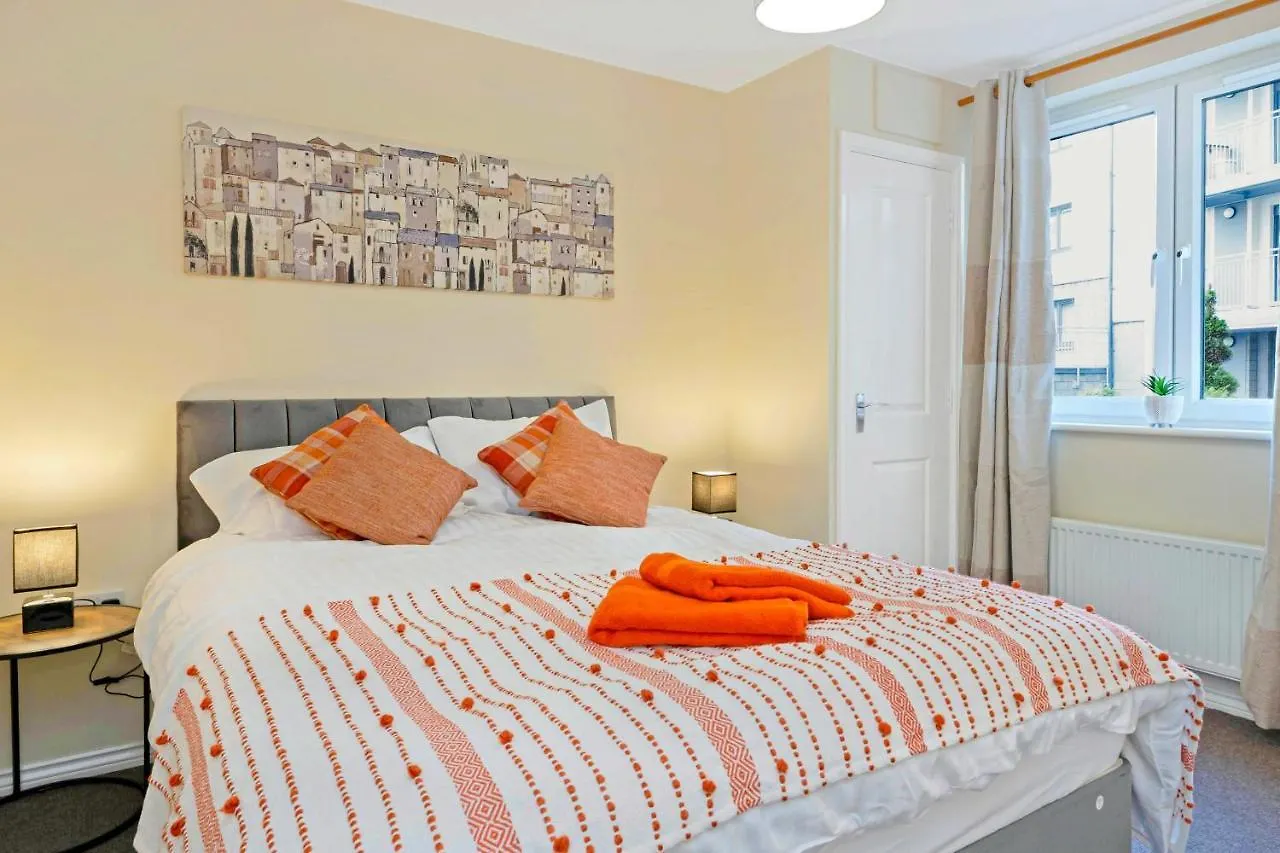 Modern & Spacious 2 Bedroom Serviced Apartment Next To Lochend Park - Private Underground Parking & Lift Available - Close To Edinburgh City Centre