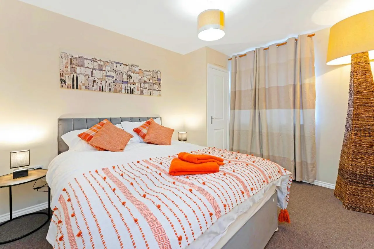 Modern & Spacious 2 Bedroom Serviced Apartment Next To Lochend Park - Private Underground Parking & Lift Available - Close To Edinburgh City Centre 0*,